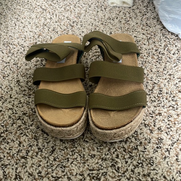 Women’s Steve Madden platform sandals size 6 - Picture 1 of 7
